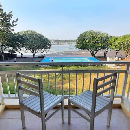 Baan Talay See Cream Resort Samut Songkhram Exteriör bild