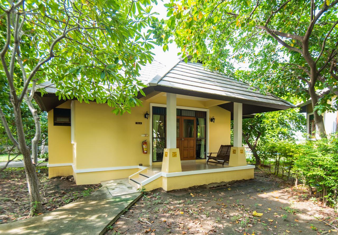 Baan Talay See Cream Resort Samut Songkhram Exteriör bild