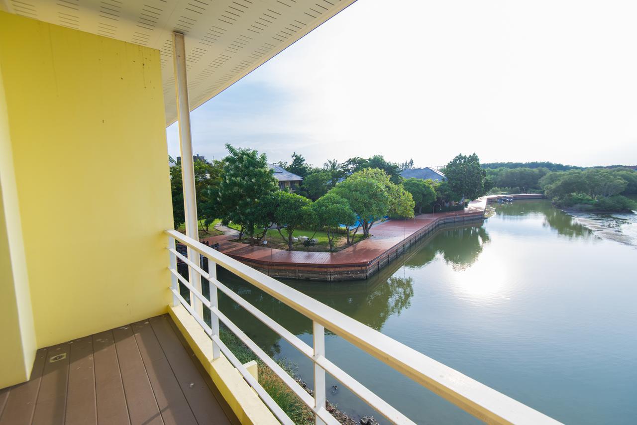 Baan Talay See Cream Resort Samut Songkhram Exteriör bild