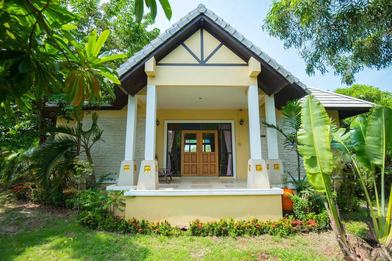 Baan Talay See Cream Resort Samut Songkhram Exteriör bild
