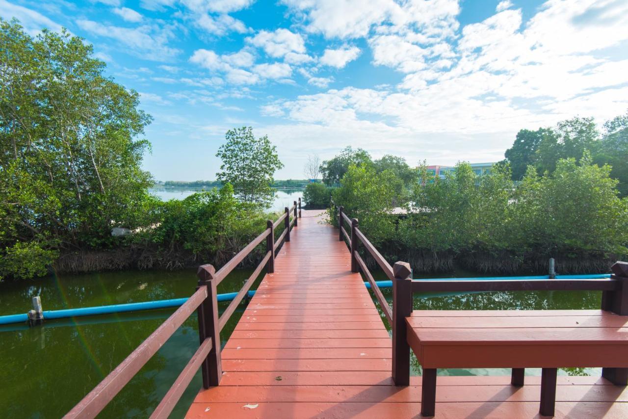 Baan Talay See Cream Resort Samut Songkhram Exteriör bild